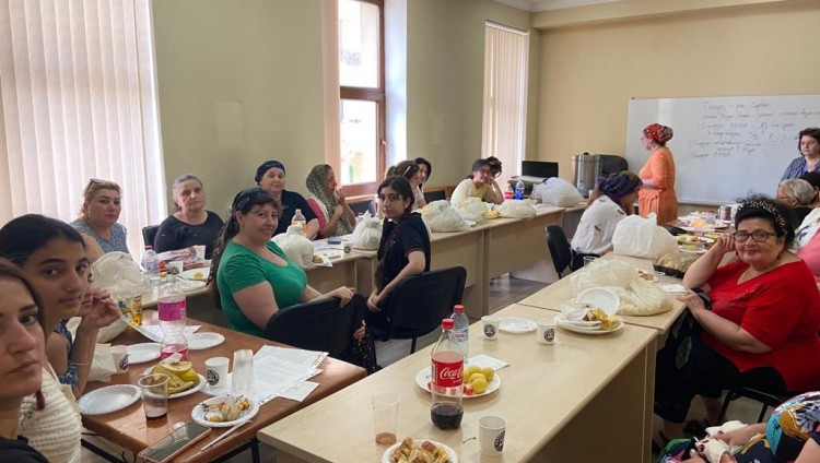 Визит Рины Самойловой в Баку: отделение халы и уроки Торы