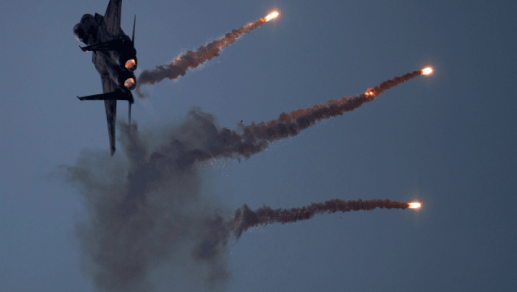 ВВС ЦАХАЛа атаковали цели в Газе в ответ на запуск «огненных шаров»