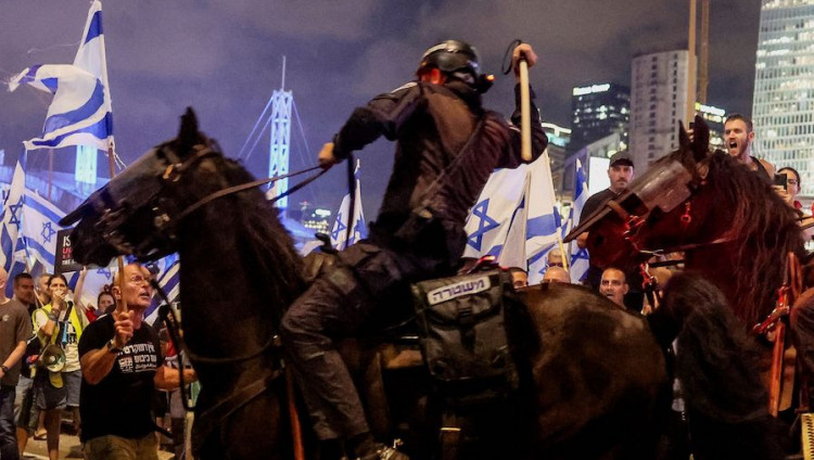 16 участников антиправительственного протеста задержаны в Тель-Авиве, демонстрантов разгоняла конная полиция