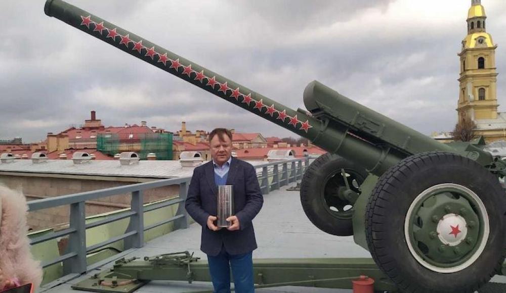 Игорь Бутман выстрелил из пушки Петропавловской крепости в честь своего юбилея