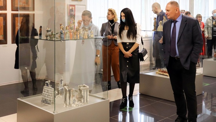 Выставка трех художников в Магнитогорске посвящена еврейской культуре