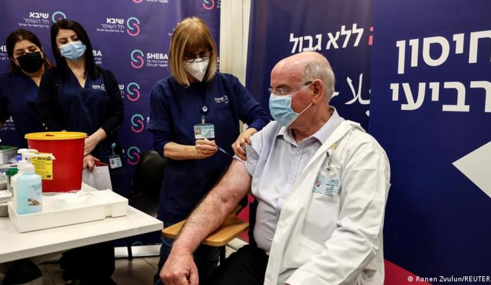 Минздрав Израиля: четвертая доза вакцины вдвое усиливает защиту от COVID-19