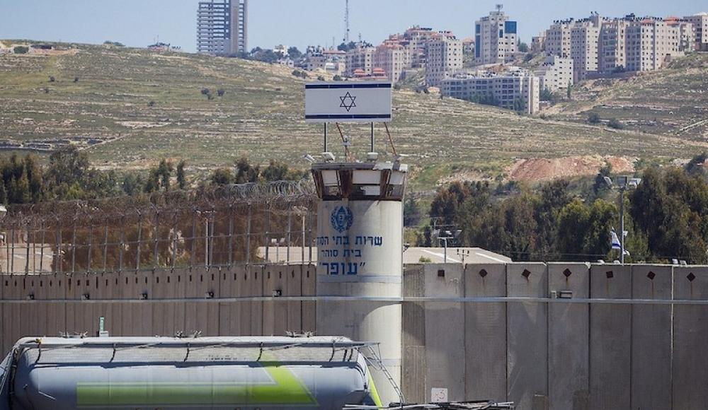 В Израиле освобожденный по ошибке палестинский заключенный добровольно вернулся в тюрьму