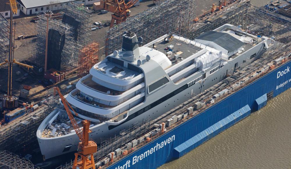 В Германии завершается строительство новой яхты Романа Абрамовича