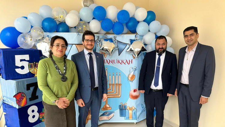 Посол Израиля в Азербайджане принял участие в праздновании Хануки в еврейской школе