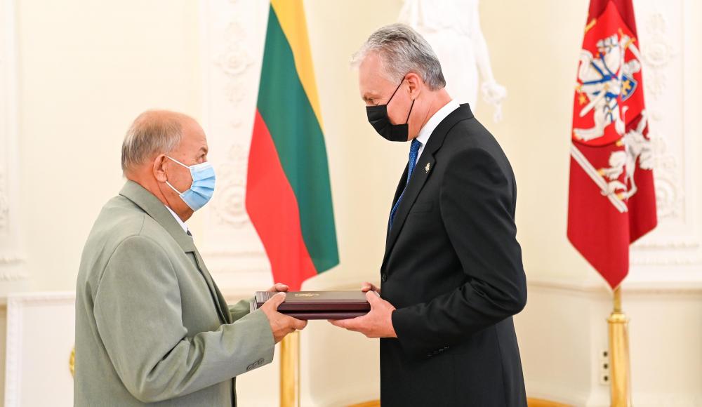 Президент Литвы наградил граждан, спасавших евреев в период Холокоста