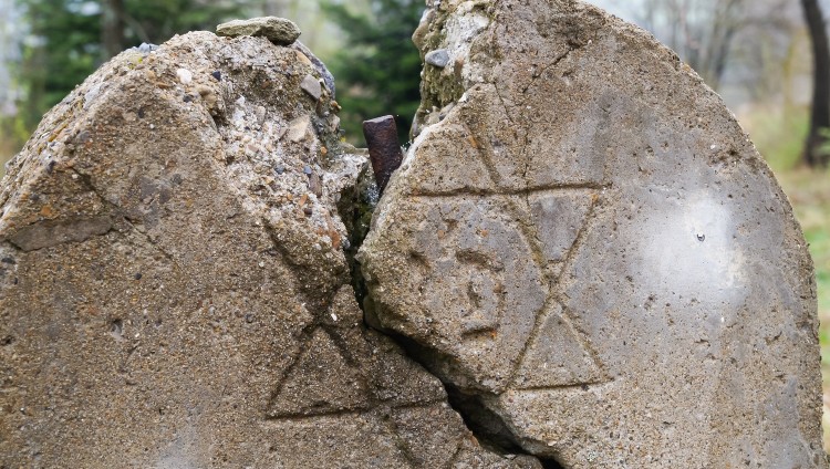 Вандализм на еврейском кладбище Стамбула: разбита сотня надгробий