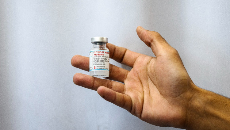 200 тысяч доз новой вакцины от коронавируса на днях поступят в Израиль