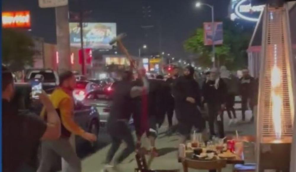 В Лос-Анджелесе сторонники Палестины напали на хасида-пешехода и евреев в ресторане
