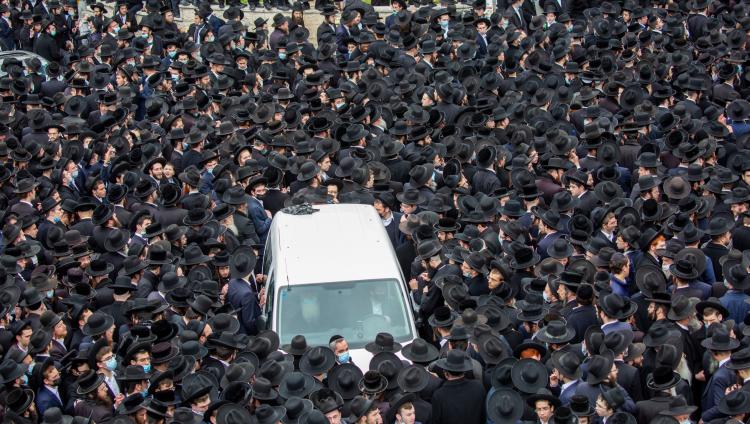 До 20 тысяч харедим собрались на похоронах двух влиятельных раввинов в Иерусалиме