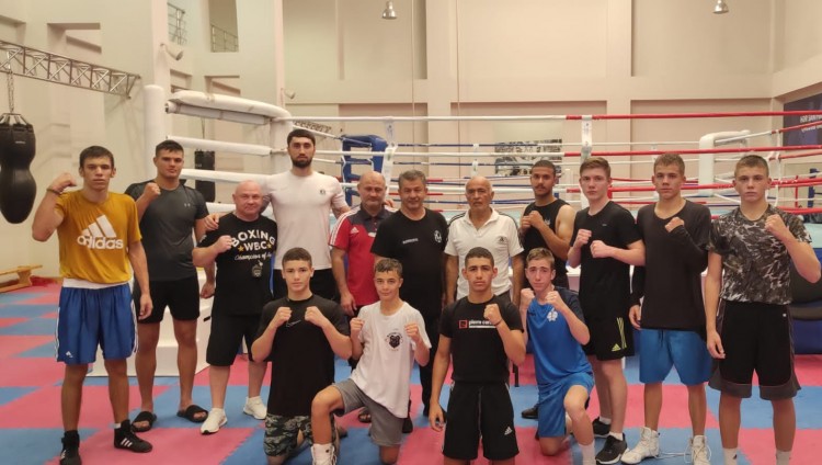 Юные израильские боксеры тренируются с азербайджанскими коллегами в Баку