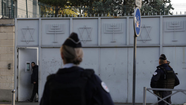 Во Франции МВД и военные усилят охрану еврейских школ и общинных центров