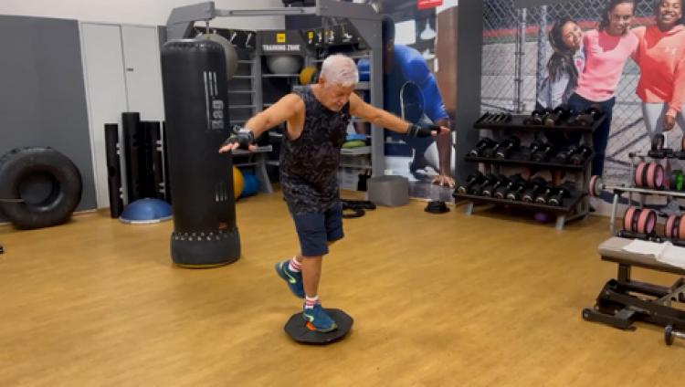 Израильтянин пережил сердечный приступ и стал фитнес-тренером в 81 год