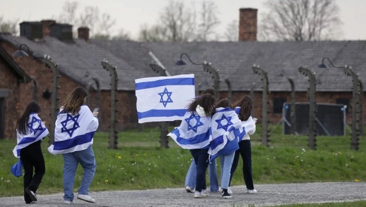 Израиль отменил экскурсии школьников в Освенцим