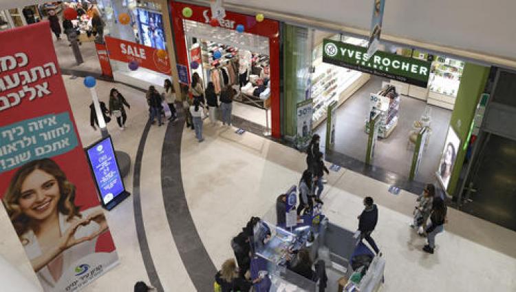 Новые правила в Израиле: в торговые центры — только с «зеленым паспортом»