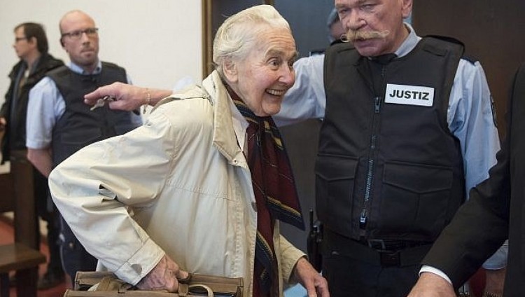 В Германии 93-летнюю отрицательницу Холокоста снова на год отправили в тюрьму