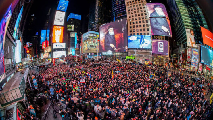 Тысячи еврейских подростков собрались на Таймс-сквер в знак солидарности с Израилем