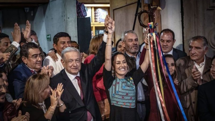 Президент Мексики передал Клаудии Шейнбаум жезл власти коренных народов