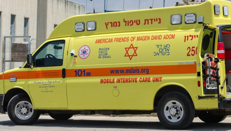 Двое израильтян тяжело ранены в автомобильном теракте в Самарии. Террорист сдался властям ПА