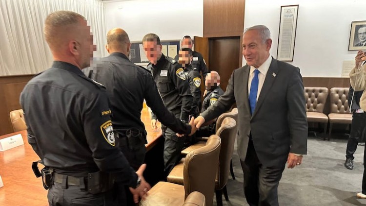 Нетаньяху поблагодарил полицейских, остановивших террористов
