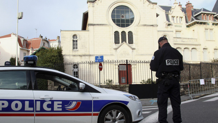На период еврейских праздников МВД Франции усилило охрану синагог