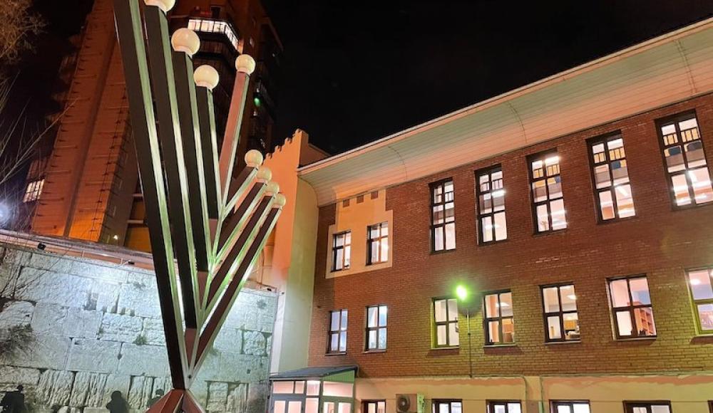 В годовщину Хрустальной ночи в синагогах России прошла акция «Зажженый свет» 
