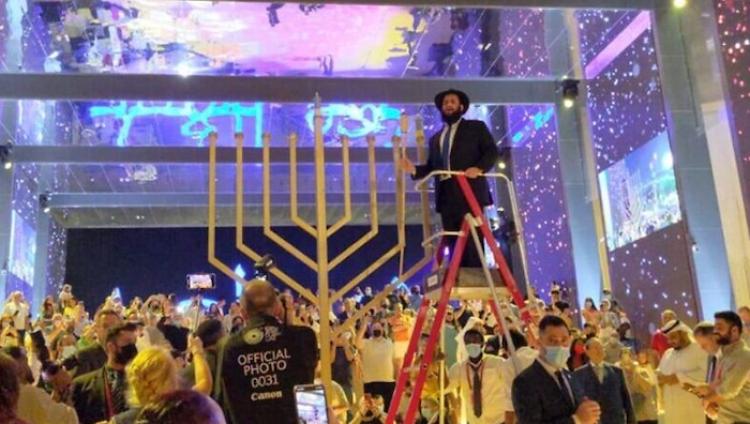 Раввин ОАЭ зажег первую свечу Хануки в павильоне Израиля на EXPO в Дубае
