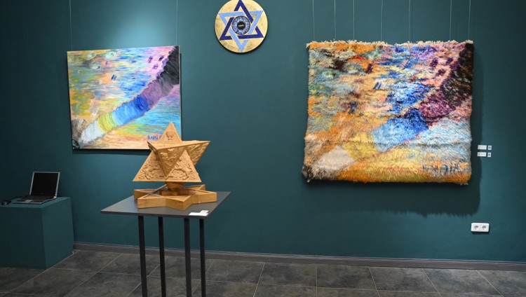 Берлинскую выставку картин Рами Меира о горских евреях продлили до конца февраля