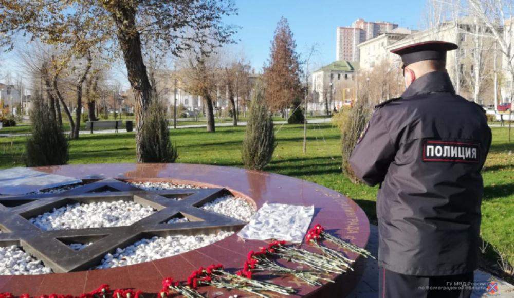 В Волгограде осквернили памятник жертвам Холокоста, открытый два дня назад
