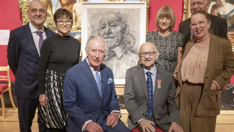 Принц Чарльз представил в Букингемском дворце «Портреты Холокоста»