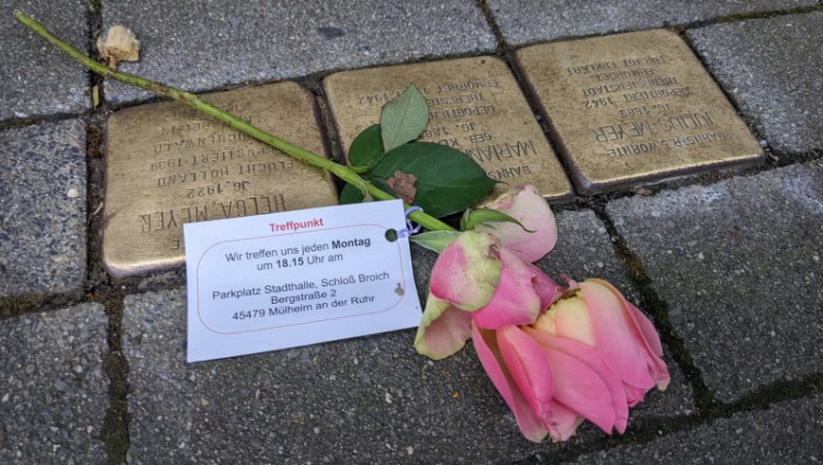 В немецком городе установили «камни преткновения» в память о жертвах Холокоста