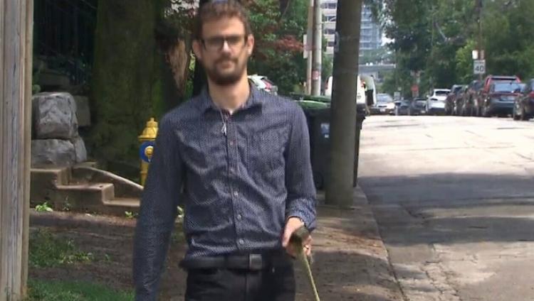 В Торонто антисемит избил гулявшего с собакой еврея в кипе