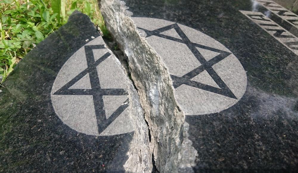В Польше разгромлено второе за неделю еврейское кладбище