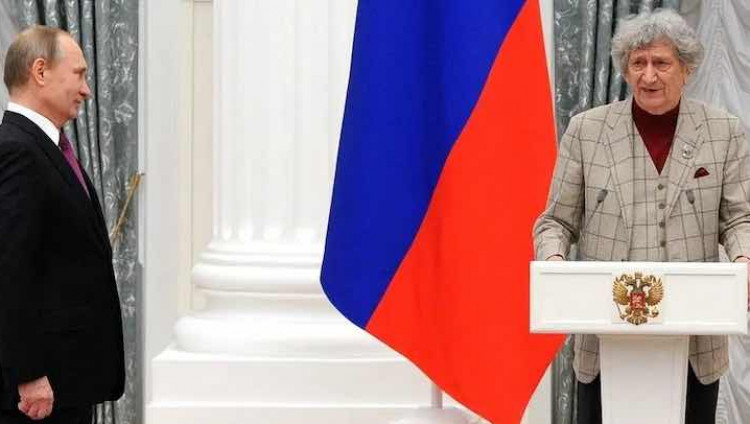 Путин наградил орденами Ларису Долину и Юрия Энтина 
