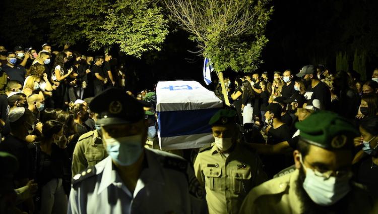 Похороны сержанта Бареля Шмуэли стали в Израиле политическим скандалом недели