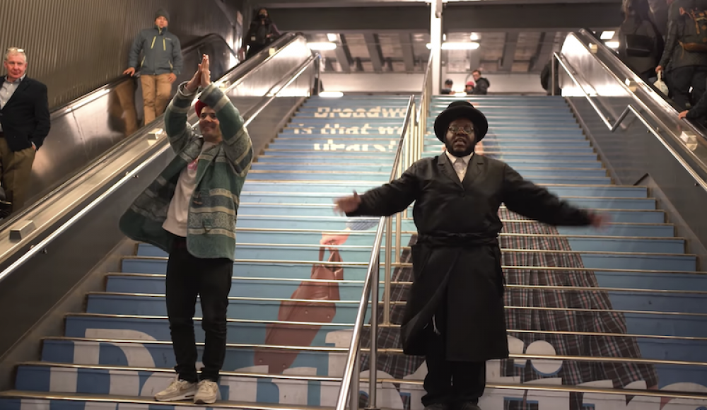 Еврейские короли хип-хопа вышли с Ханукальной песней на улицы Нью-Йорка
