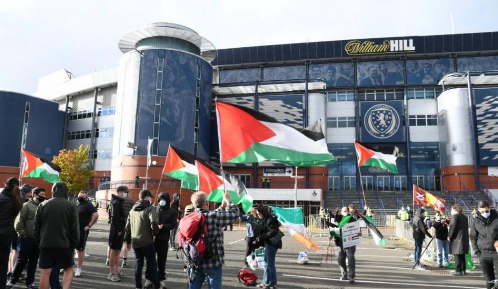 Антиизраильская демонстрация перед матчем сборных Израиля и Шотландии в Глазго 