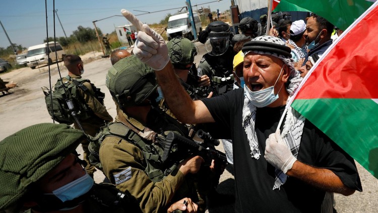 Бен-Гвир приказал израильской полиции убрать палестинские флаги из общественных мест, назвав их символами поддержки терроризма