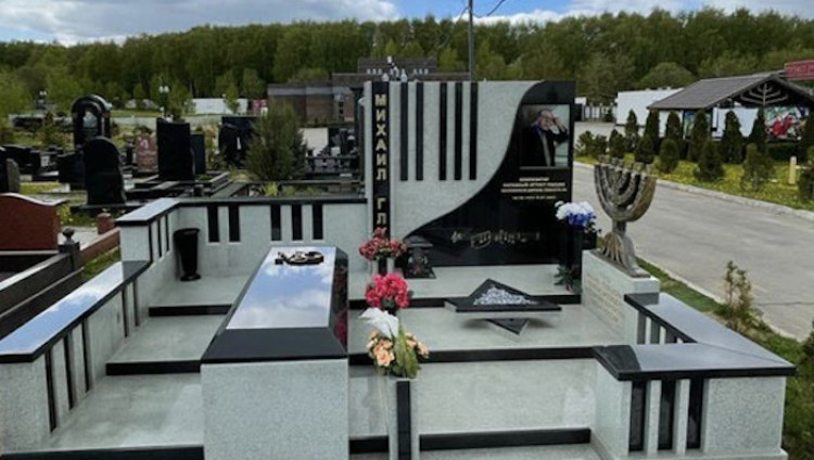 На Востряковском кладбище откроют памятник Михаилу Глузу