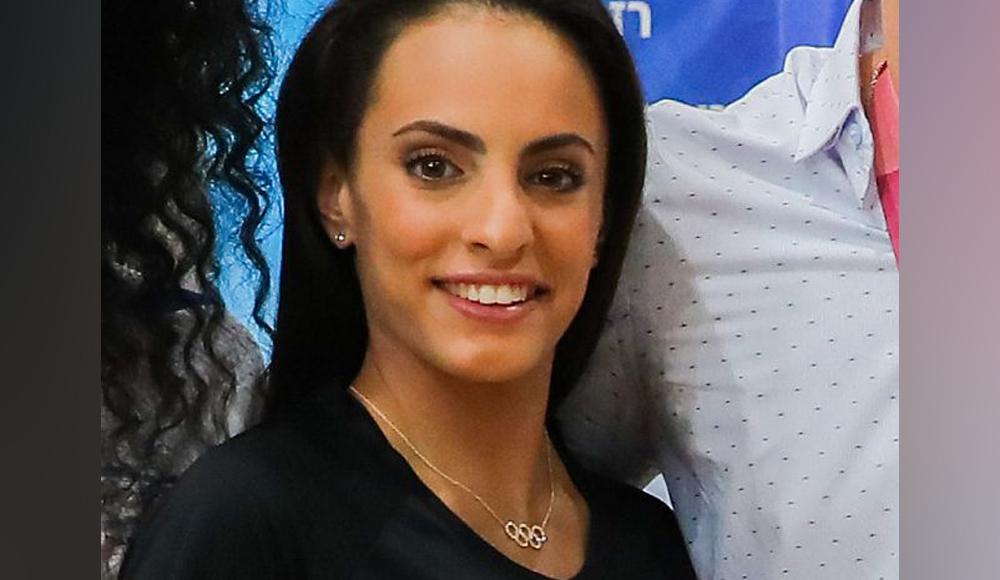 Линой Ашрам сообщила, что у нее украли олимпийскую золотую цепочку