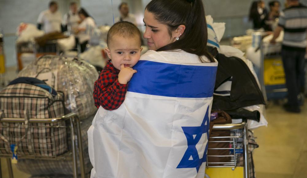 Статистика: В Израиле подсчитали, какую часть доходов теряет женщина после рождения ребенка