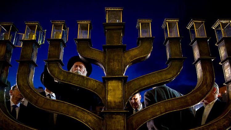 Израиль отмечает первый день праздника Ханука