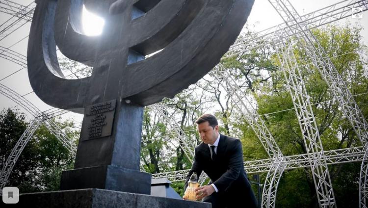 Президент Украины почтил память жертв массовых расстрелов в Бабьем Яре