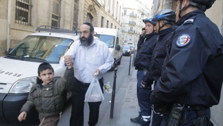 В Париже антисемит избил еврея на выходе из синагоги