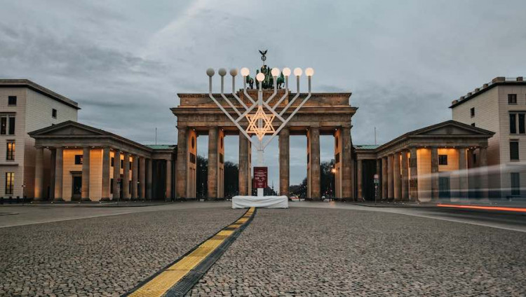 Германия включает в тест на получение гражданства вопросы о евреях и Израиле
