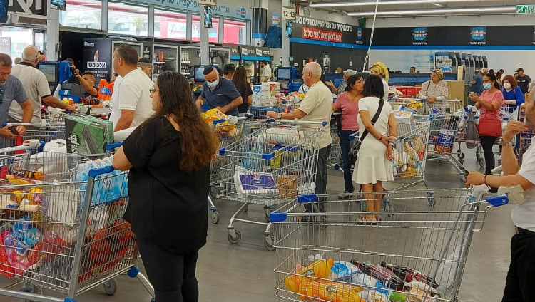 Бизнес-аналитика: цены в Израиле растут, граждане отказываются от покупок
