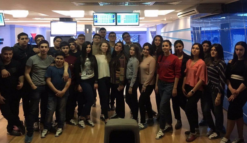 Молодежный клуб «Lev Tov» поздравил всю женскую половину общины