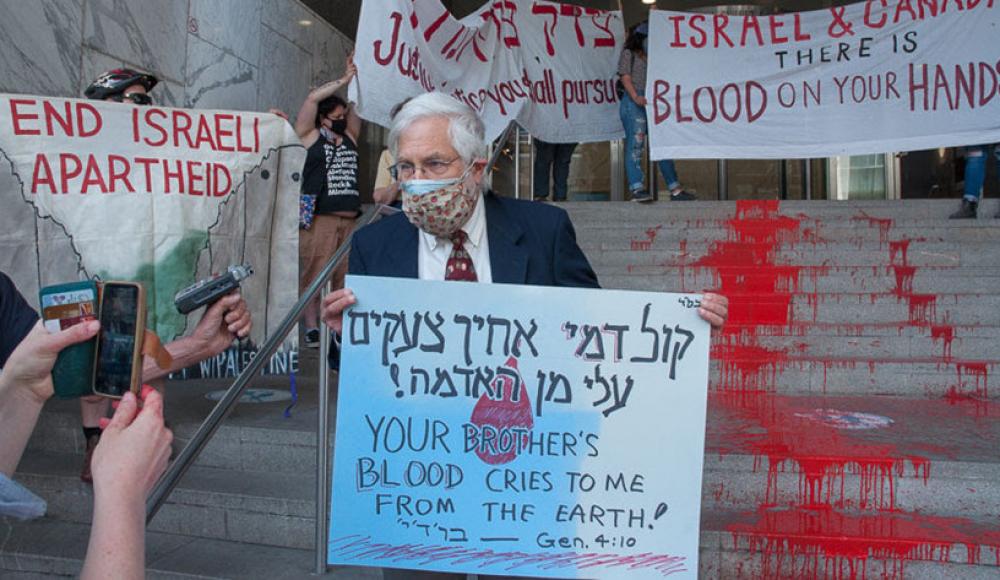 Полиция Торонто оштрафовала раввина-антисиониста за вандализм у консульства Израиля