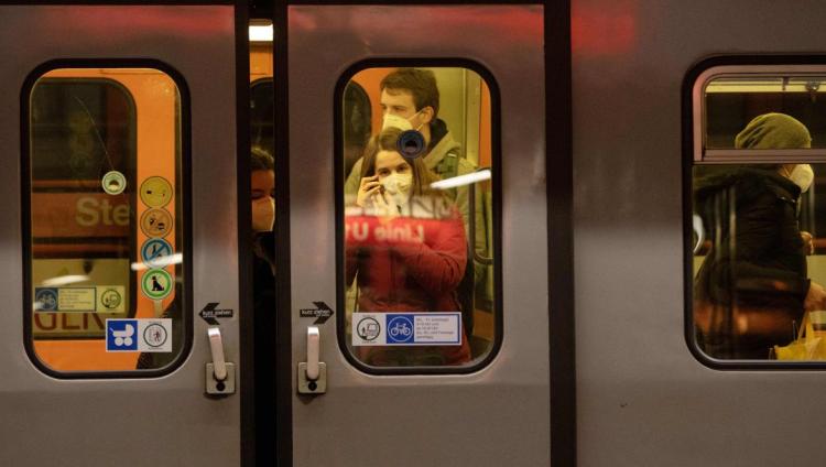 Полиция Вены обвинила жертву антисемитского нападения в метро в «провокации» за книгу о евреях
