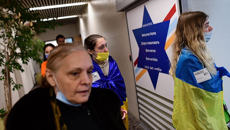Лица с правом на репатриацию в Израиль из России, Украины и Беларуси должны получать медицинское страхование в аэропорту